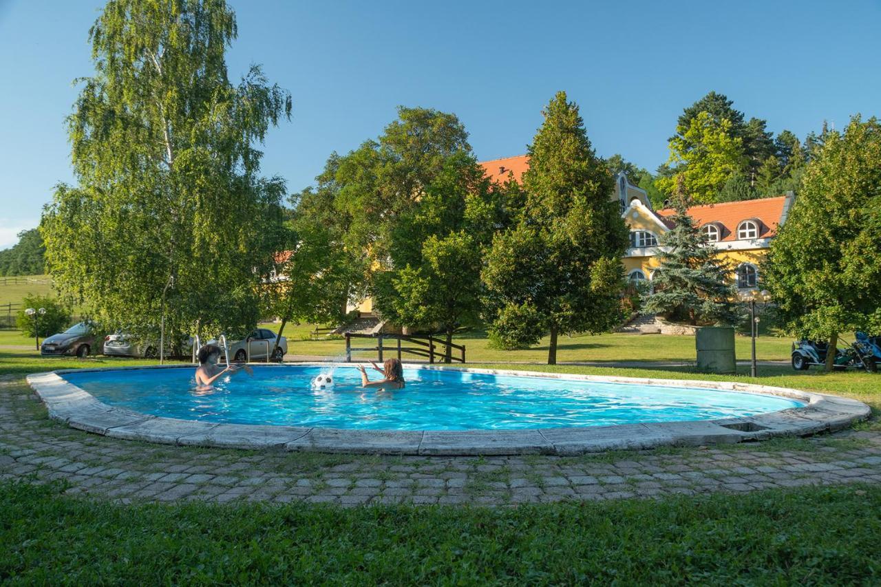 Cseri Kastélyszálló Tótvázsony Exterior foto