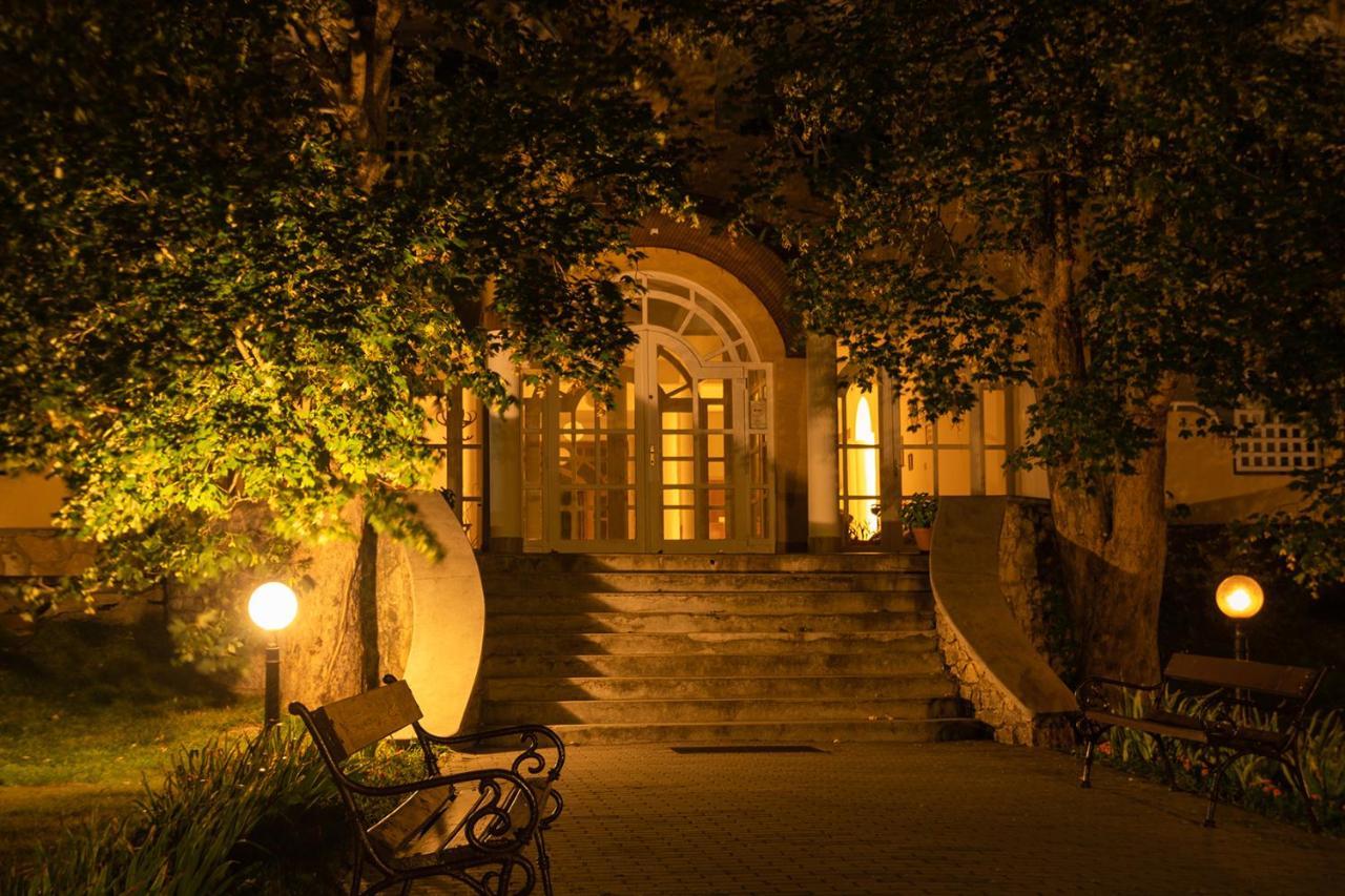 Cseri Kastélyszálló Tótvázsony Exterior foto