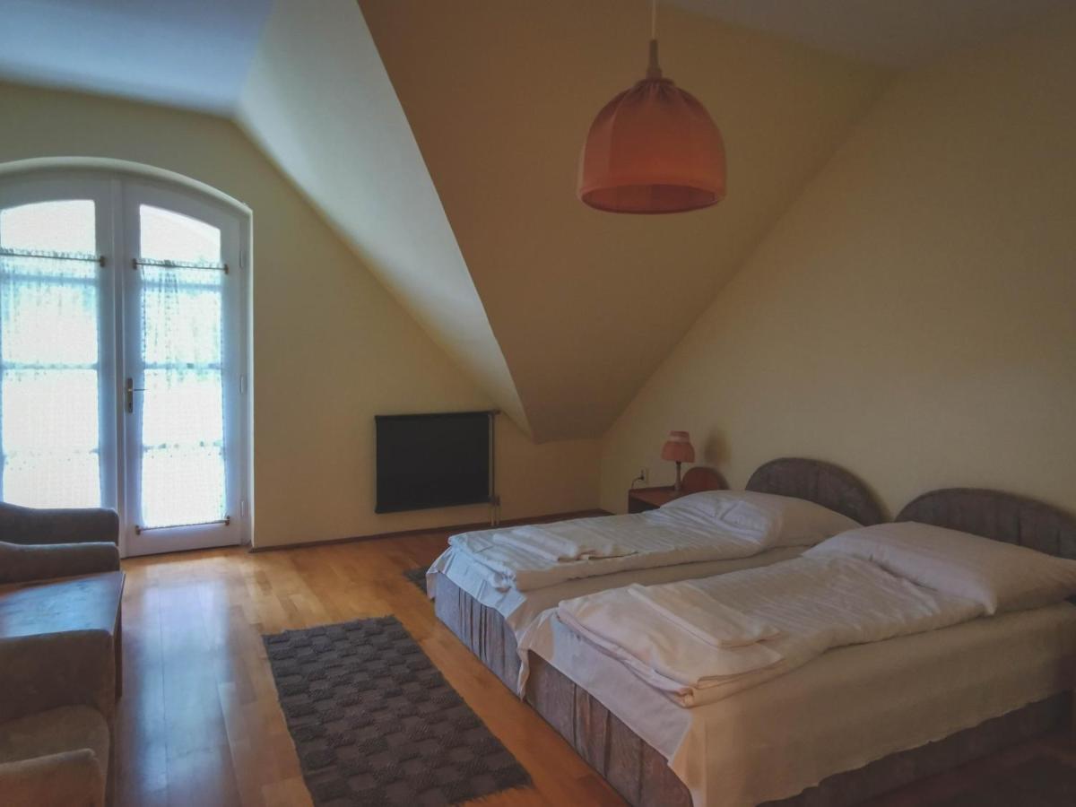 Cseri Kastélyszálló Tótvázsony Exterior foto