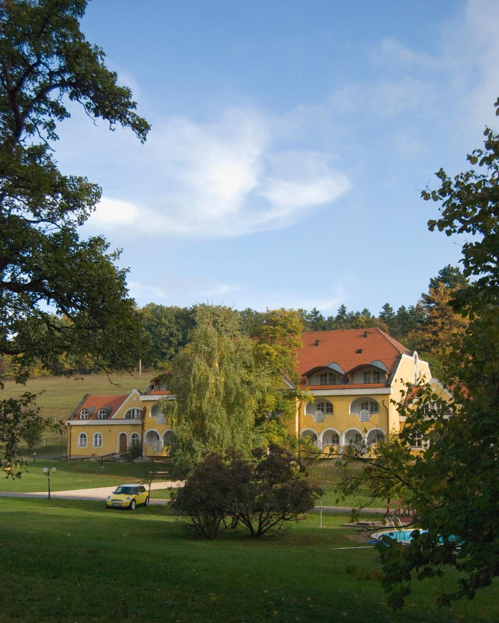Cseri Kastélyszálló Tótvázsony Exterior foto